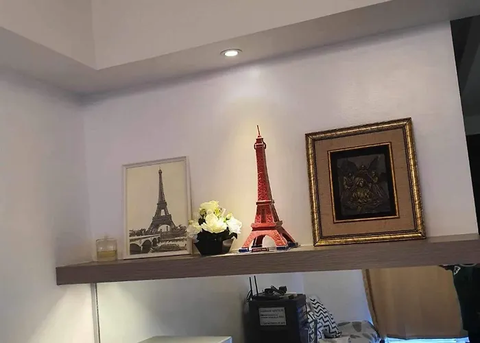 A With A View, 1 Bdrm With Balcony And Netflix Access * Manila