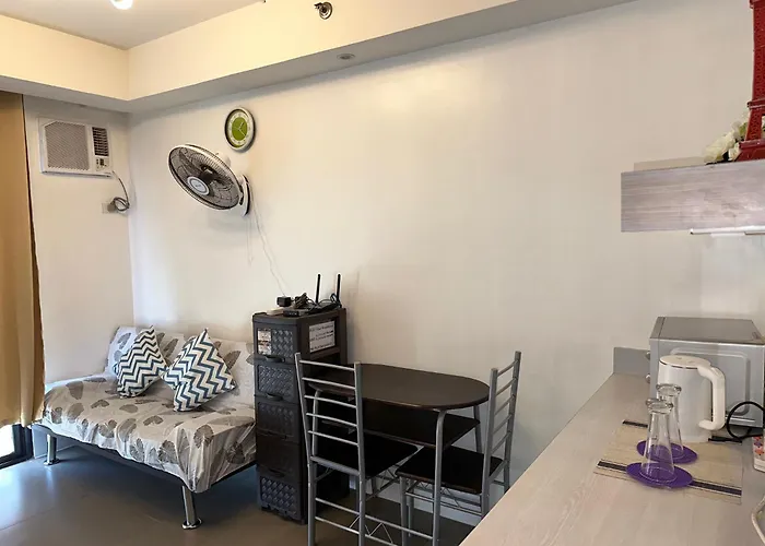 A With A View, 1 Bdrm With Balcony And Netflix Access *
