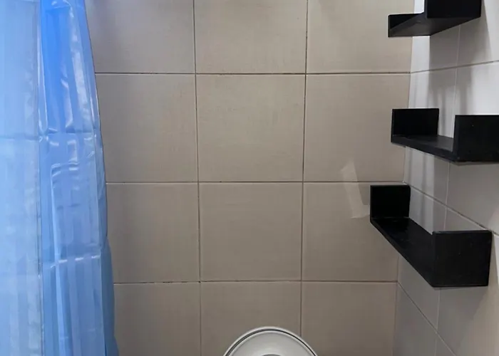 A With A View, 1 Bdrm With Balcony And Netflix Access Manila
