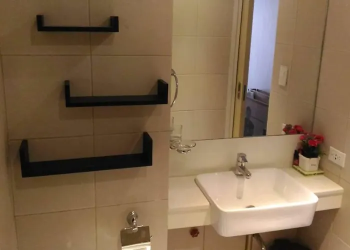 A With A View, 1 Bdrm With Balcony And Netflix Access *